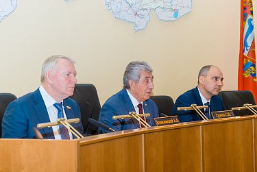 Депутаты приняли в первом чтении бюджет Оренбуржья 